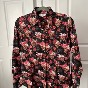 SKULLS & ROSES FITTED SHIRT NWOT